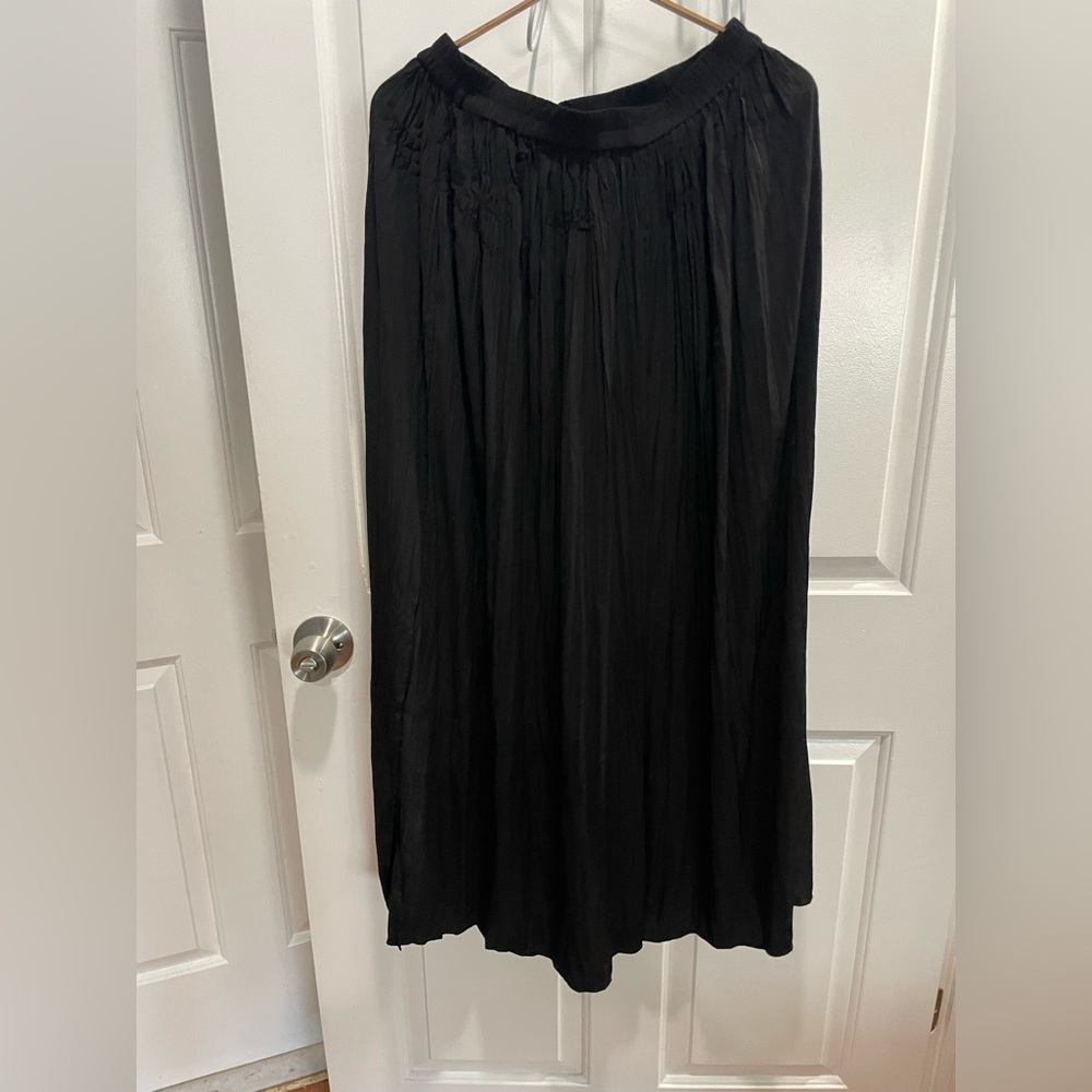 Uniqlo light weight pleaded pants.
